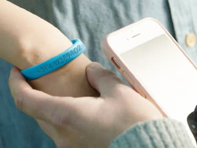 Smalle SOS Armband kind